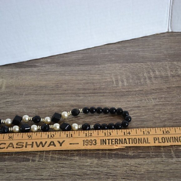 Vtg  Black & Pearl Costume Necklace - Picture 5 of 5